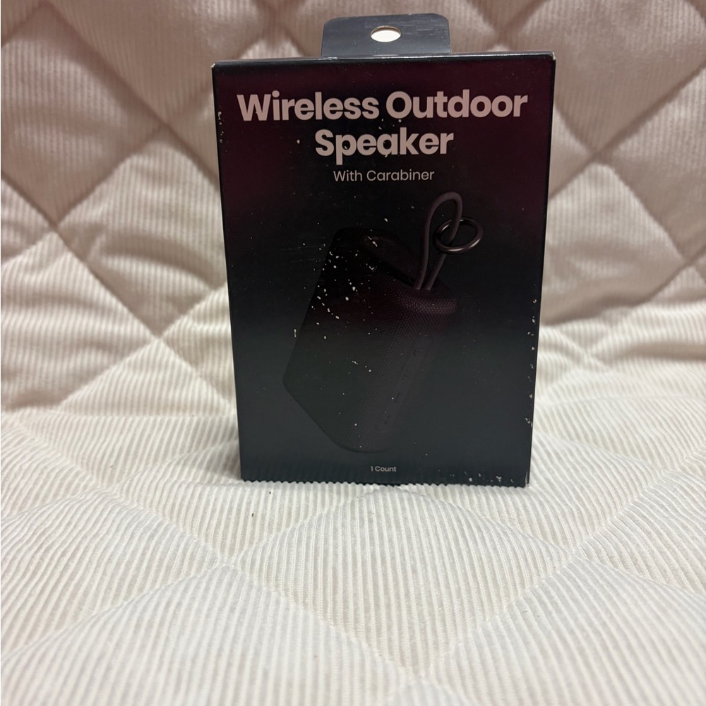 Wireless Outdoor Speaker with Carabiner - Black